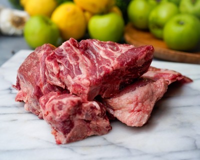 Свинина на кости охлаждённая 1 кг - купить в Кутане